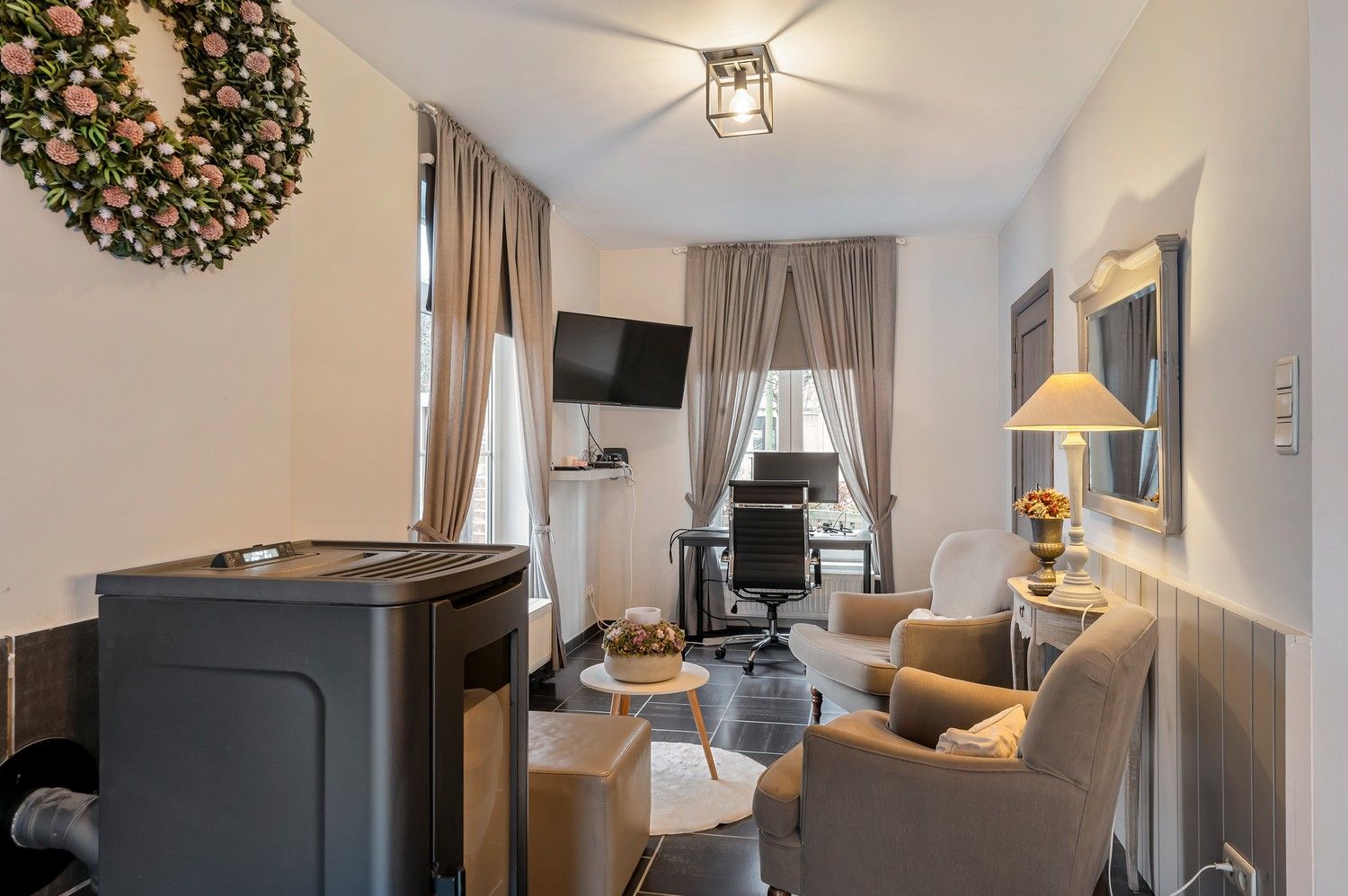 Ruime, instapklare pastorijwoning met bijgebouw op 1 180 m². foto 10