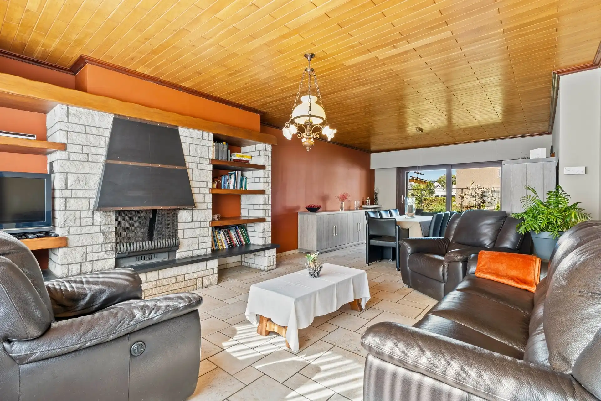 Zeer ruime bungalow met grote zolder, op een perceel van 520 m² met 2 garages, in een rustige straat nabij centrum Hamme foto 4