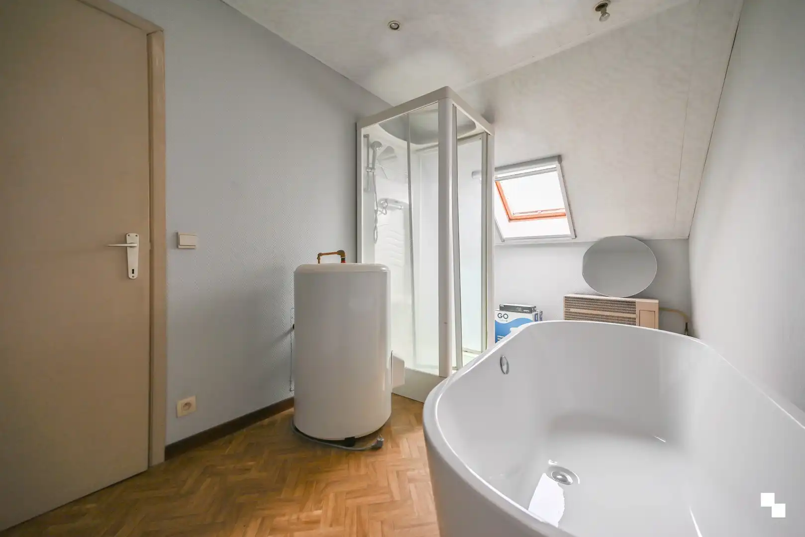 Verder op te knappen handelseigendom met woonst in centrum Izegem foto 23