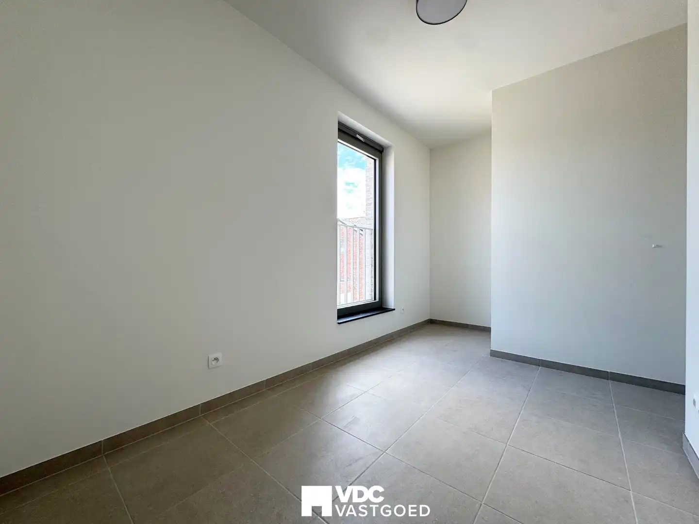 Nieuwbouwappartement met terras en autostaanplaats nabij centrum Tongeren foto 8