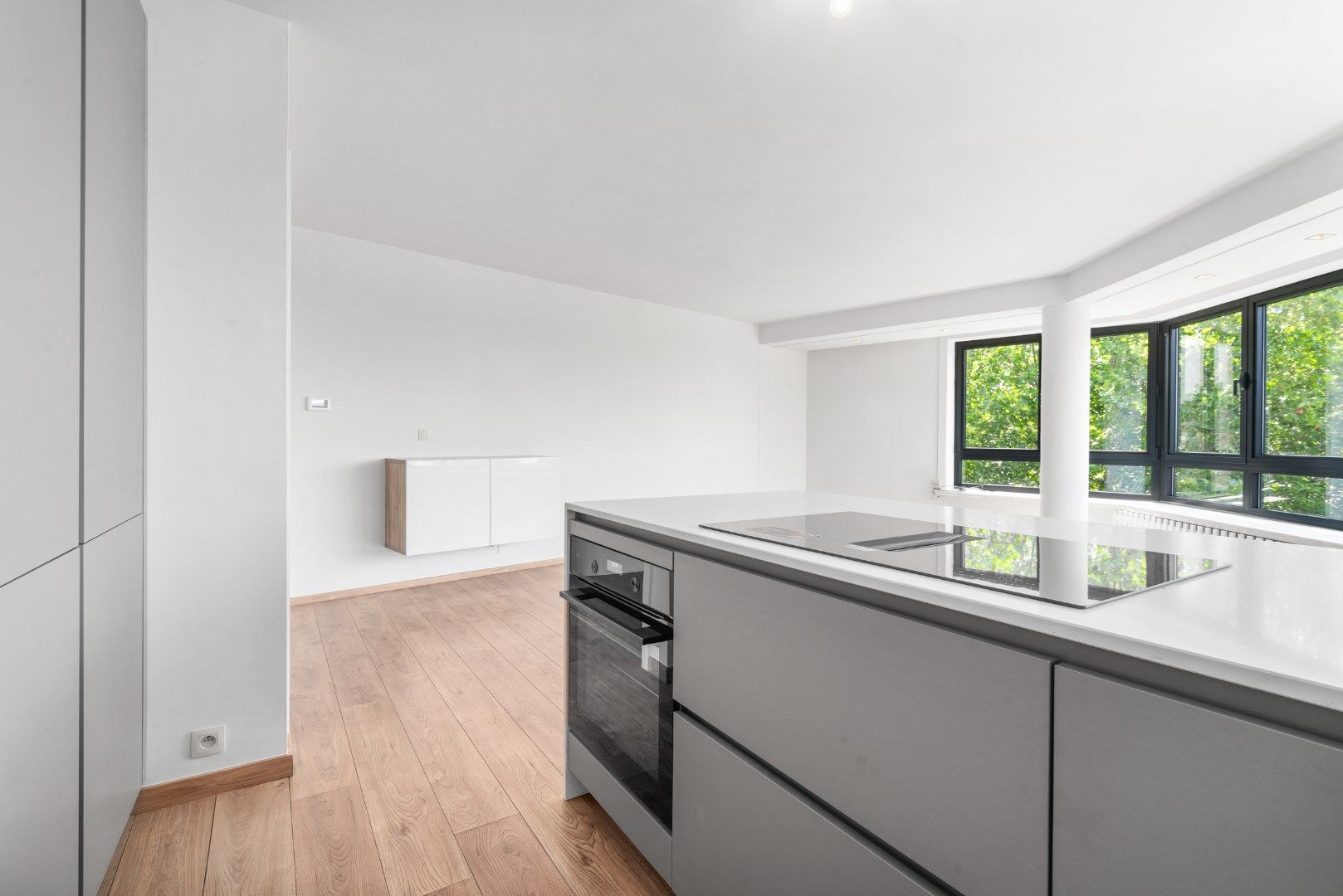 Instapklaar ruim hoek appartement met prachtig open zicht foto 5