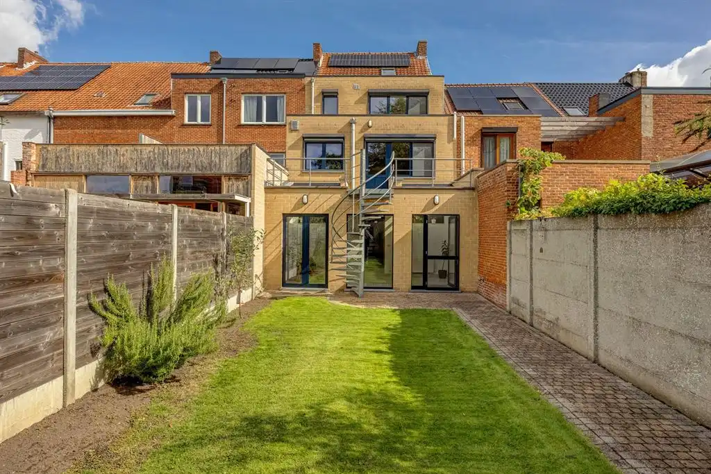 Riume, instapklare bel-etage met zonnige tuin foto 2