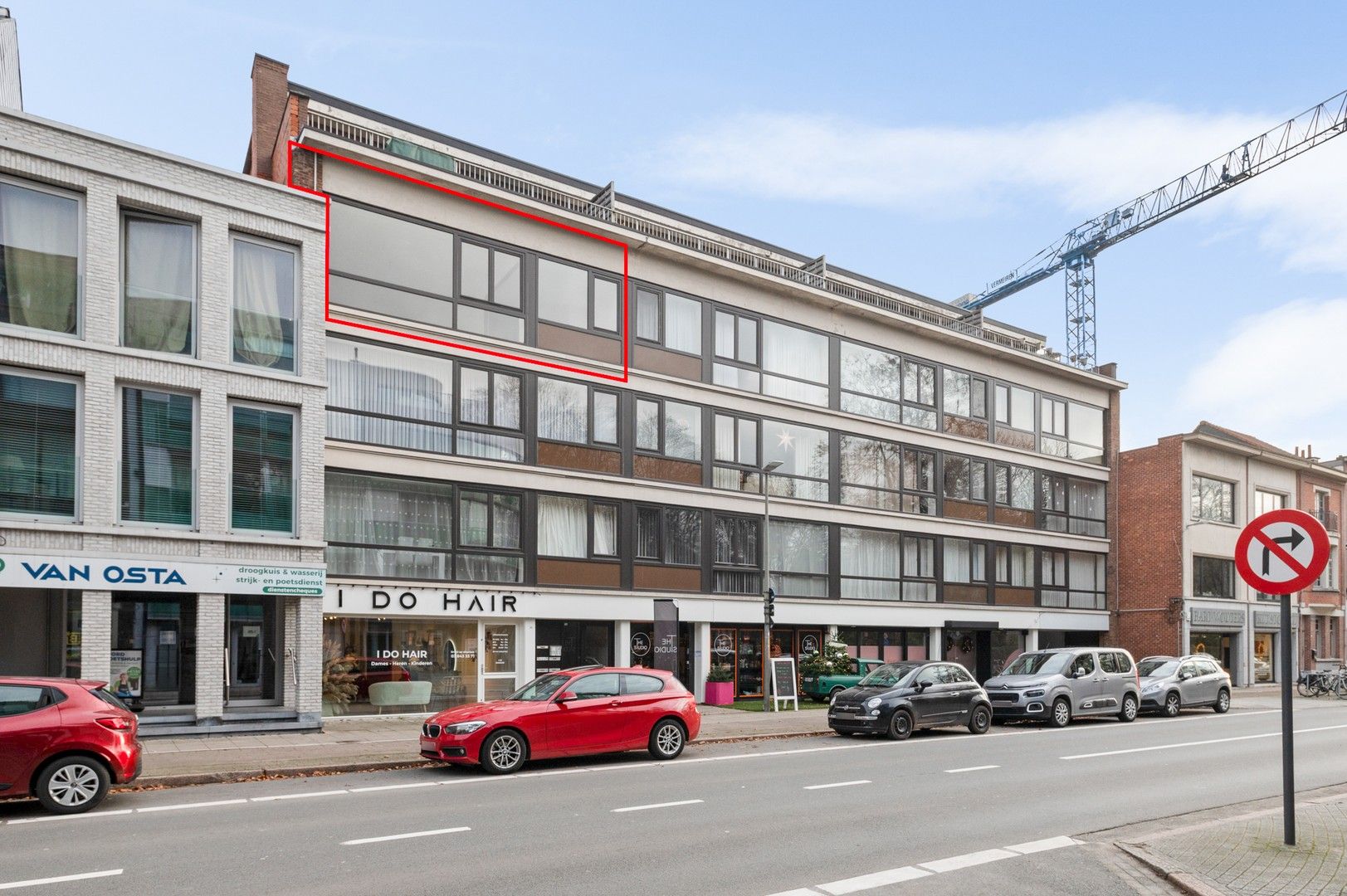 Ruim 3-slaapkamerappartement met terras nabij centrum Brasschaat foto {{pictureIndex}}