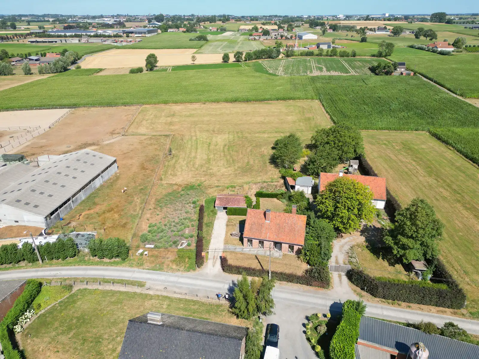 Grondig te renoveren woning met bijgebouwtje op ca 1.800 m² foto 11