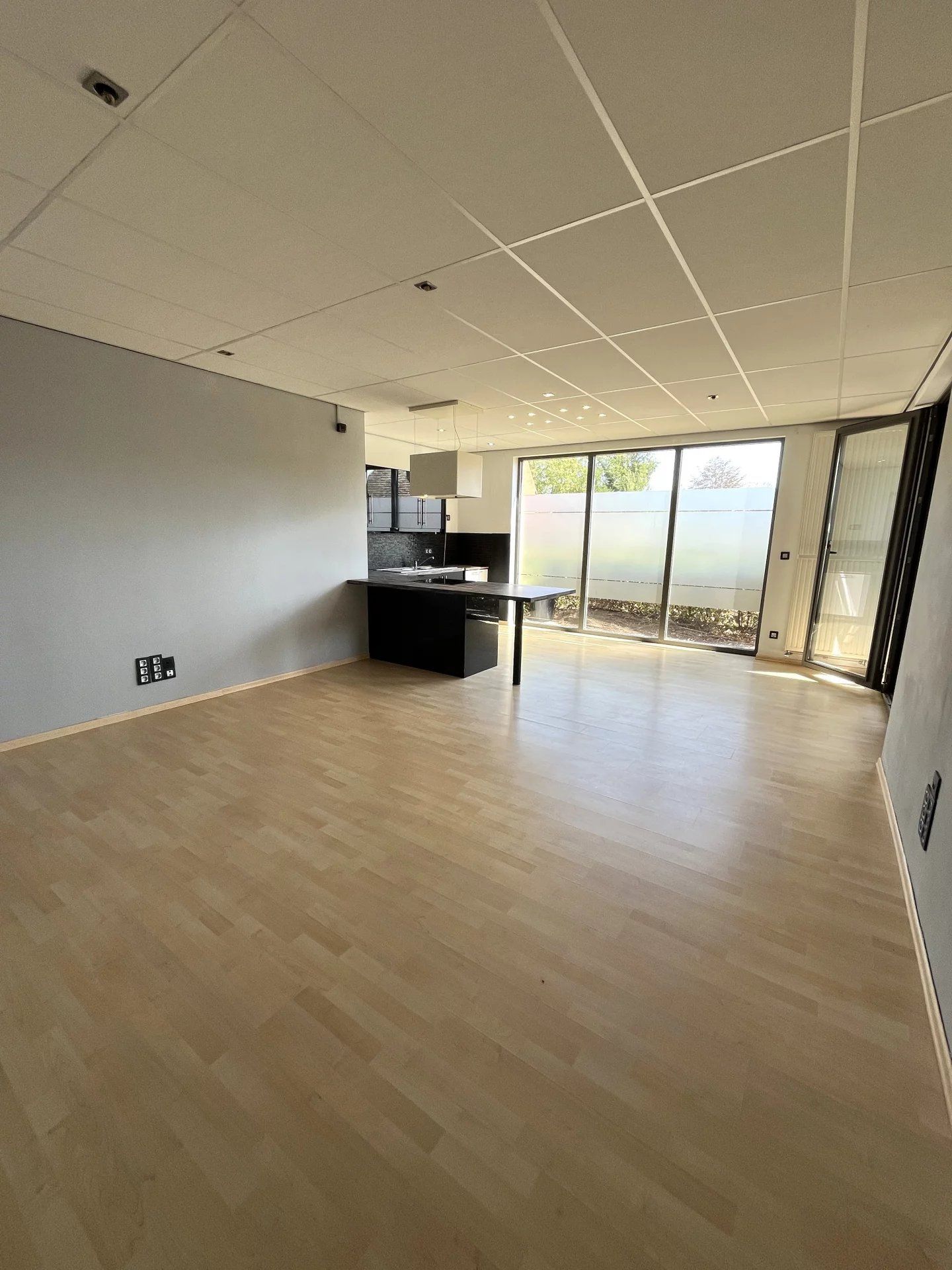 Instapklaar handelspand met aanpalend 1 slaapkamer appartement foto 15