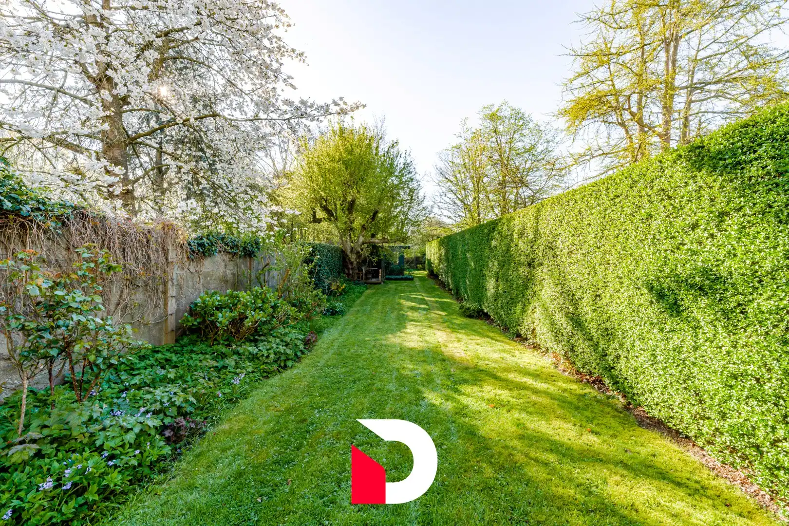 Karaktervol burgerhuis met 5 slk en riante tuin langs de Damse Vaart dichtbij centrum Brugge foto 12