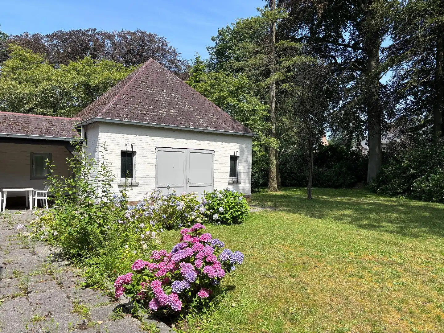 Villa met praktijkruimte en dubbele garage op riant perceel van 2.010 m² te Schoten foto 5
