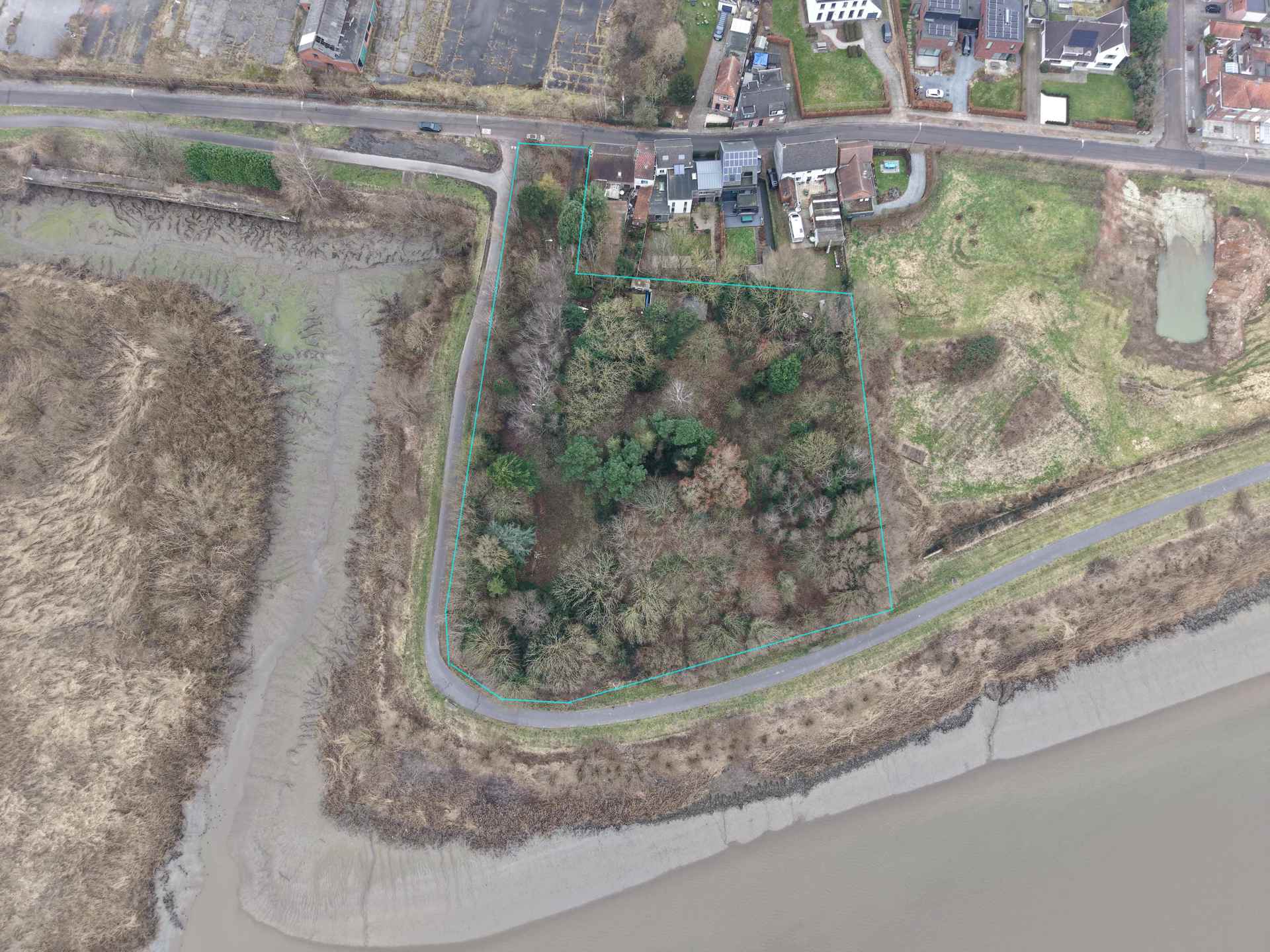 Unieke bouwgrond op toplocatie aan de Schelde foto {{pictureIndex}}