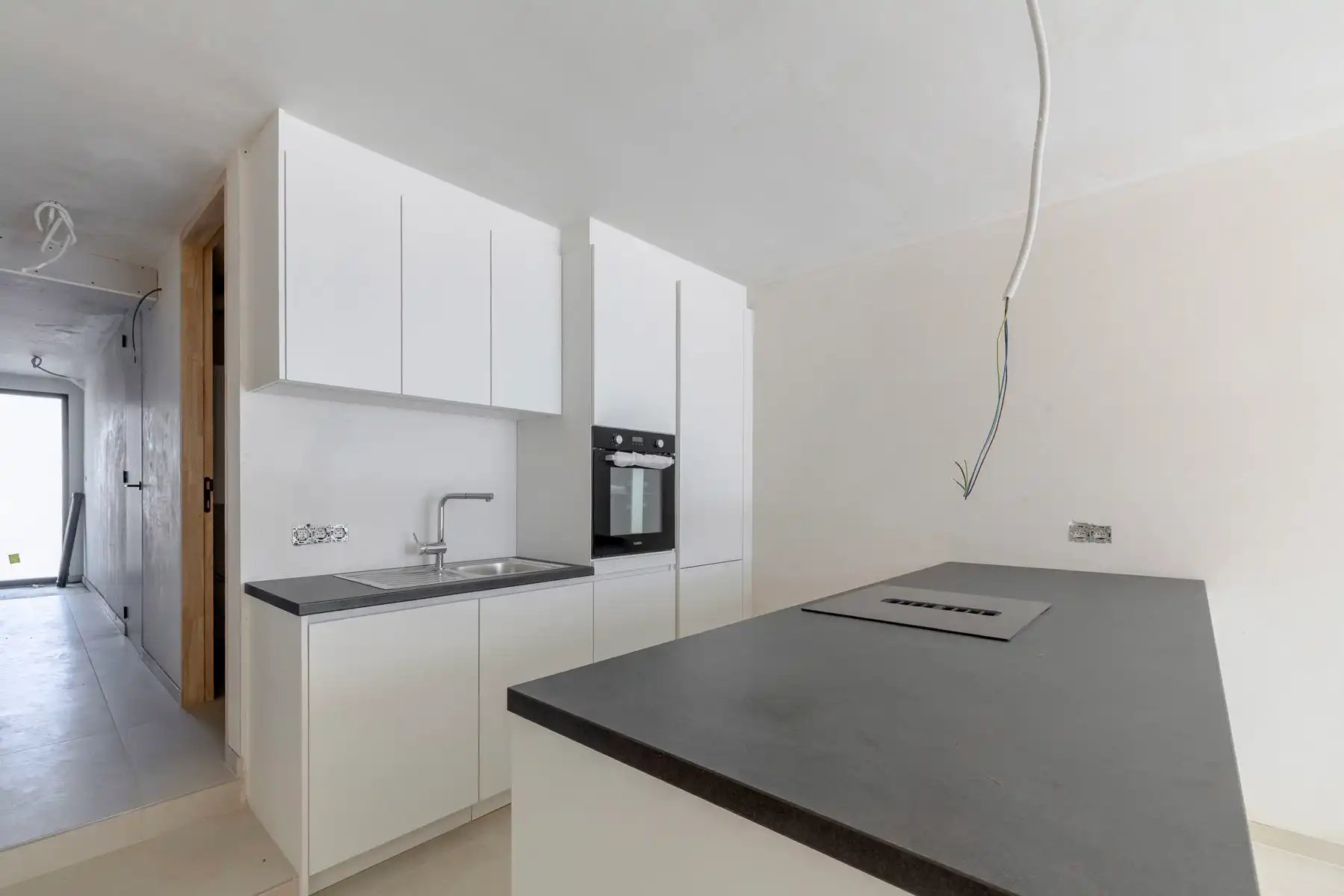 Gerenoveerde woning met 3 slpks, tuin en garage foto 4