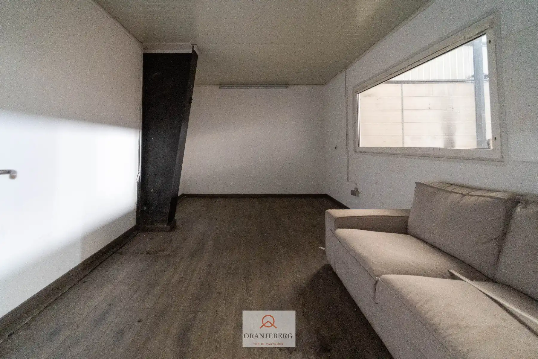 Magazijn te huur voor KORTE DUUR – 850 m² - op toplocatie Afrikalaan nabij Gent-Dampoort foto 9