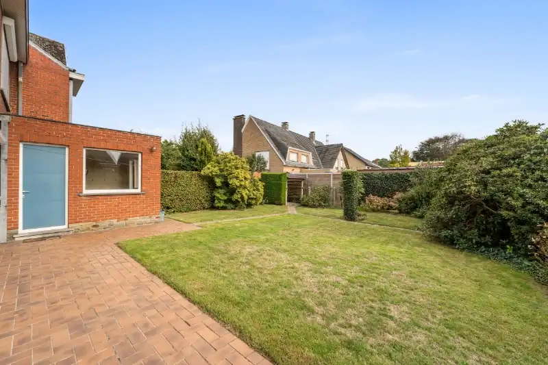Roeselare. Uitzonderlijke ruime driegevelwoning met 5 slaapkamers en bureel, rustige straat en centraal gelegen. Zuidelijke tuin. Ideaal voor gezinnen / thuiswerkers. foto 8
