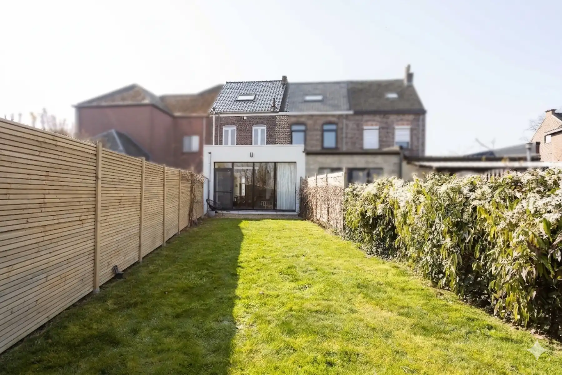 Instapklare totaal gerenoveerde woning in verkeersluwe straat! foto 23