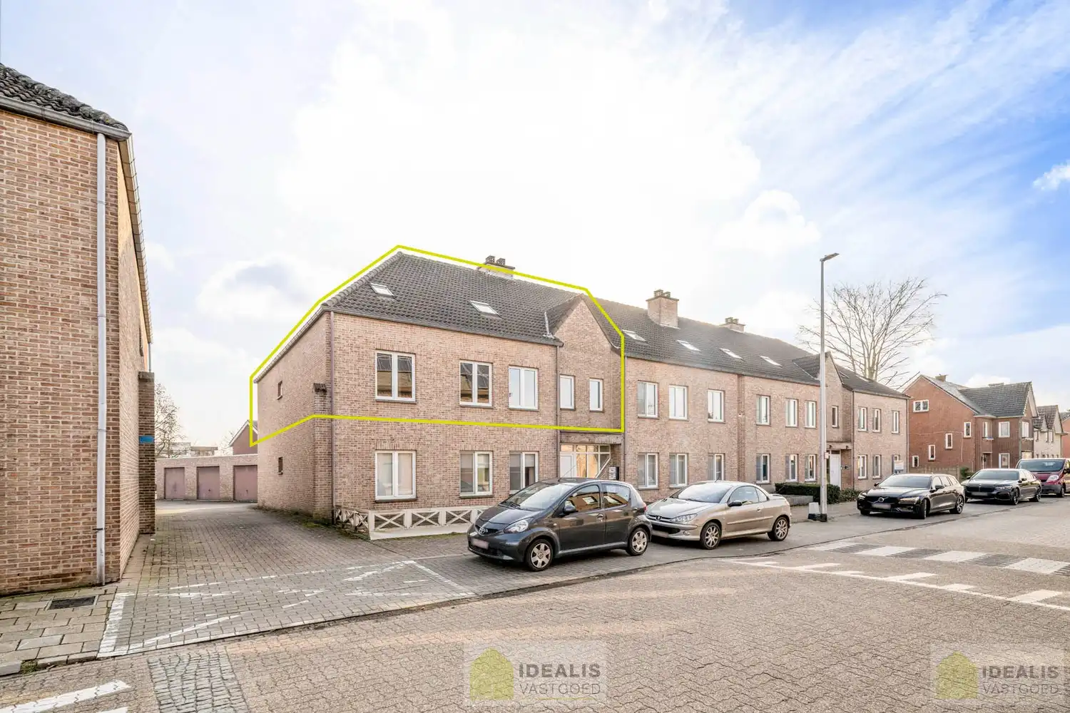 IDEALIS VASTGOED - PRACHTIG GERENOVEERD DUPLEXAPPARTEMENT IN HARTJE HAMONT! foto 2