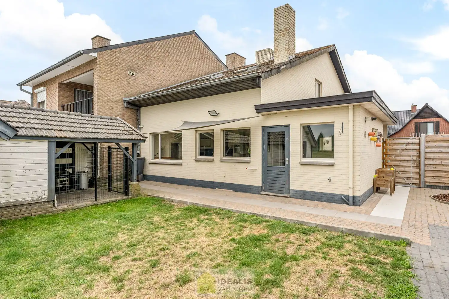 CHARMANTE EN GOED ONDERHOUDEN WONING MET 2 SLAAPKAMERS, 2 BADKAMERS, KNAP UITGERUSTE KEUKEN EN LICHTRIJKE WOONKAMER OP EEN HEERLIJK PERCEEL MET GROEN VERGEZICHT! foto 26