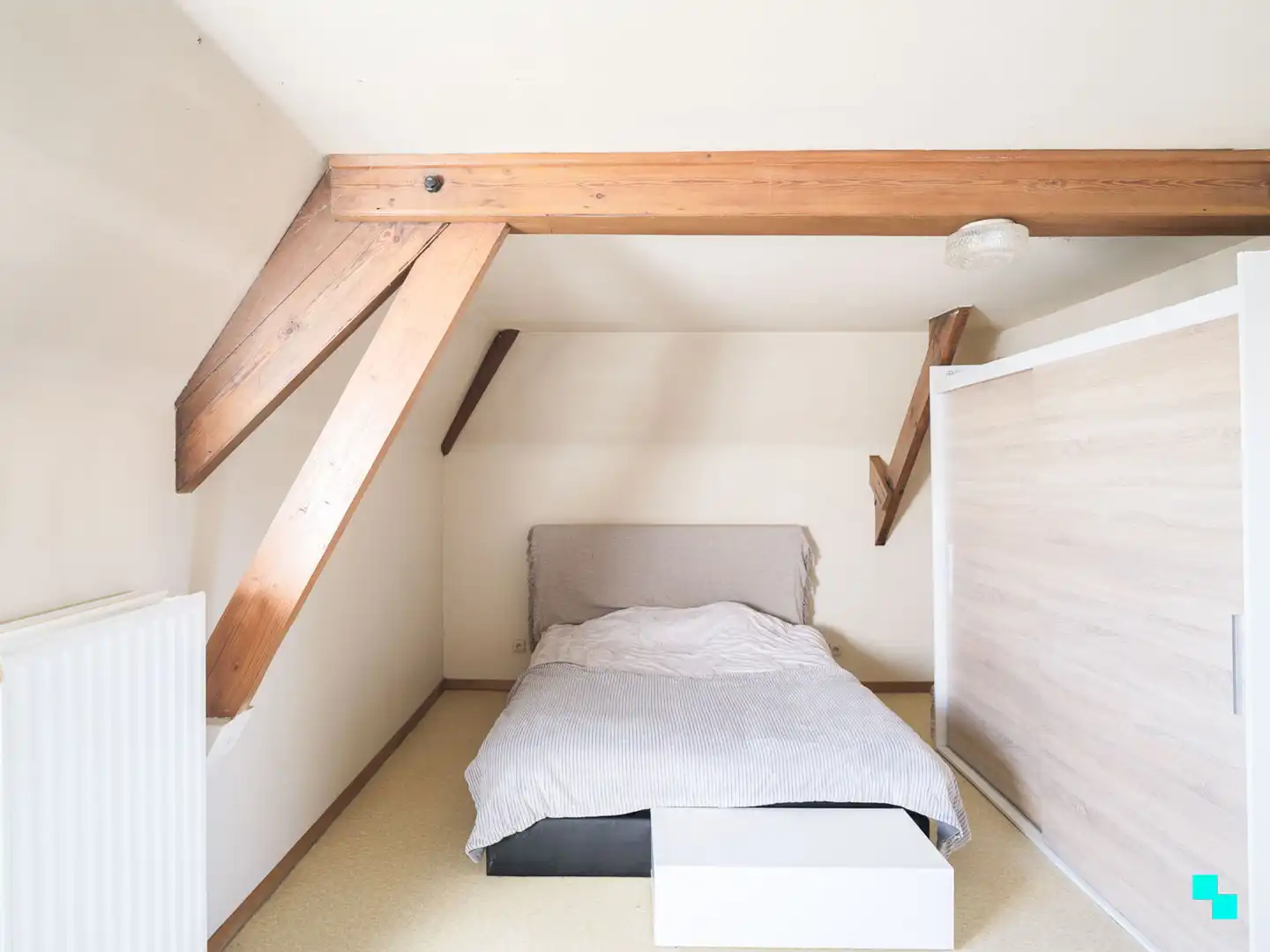 Renovatieproject met uitgestrekte tuin in groene omgeving foto 10