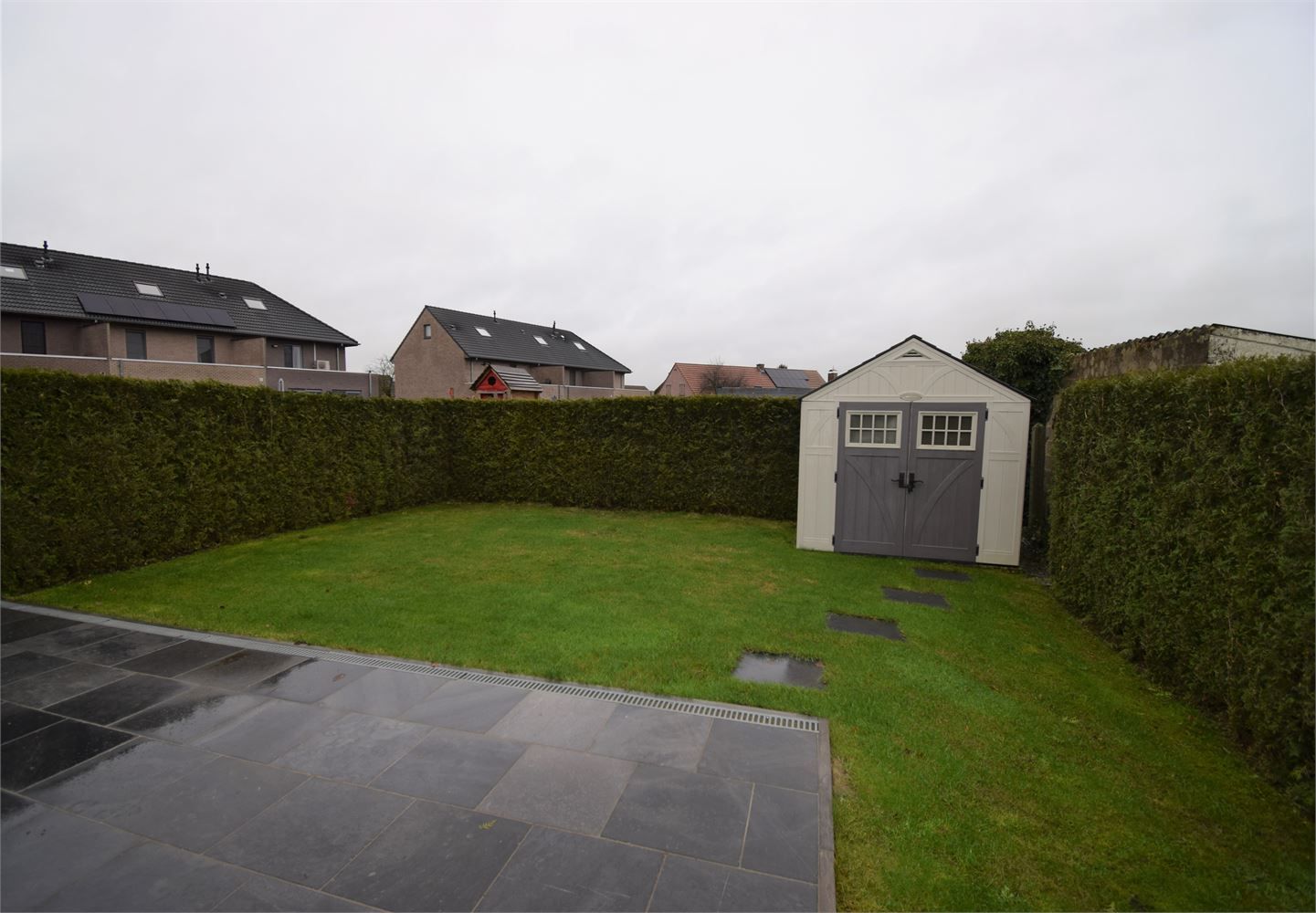 Halfopen bebouwing met drie slaapkamers, garage en tuin foto 15