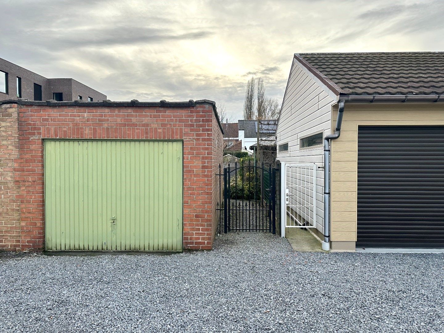 Rijwoning met garage en uitweg te koop in het centrum van Stasegem! foto 14
