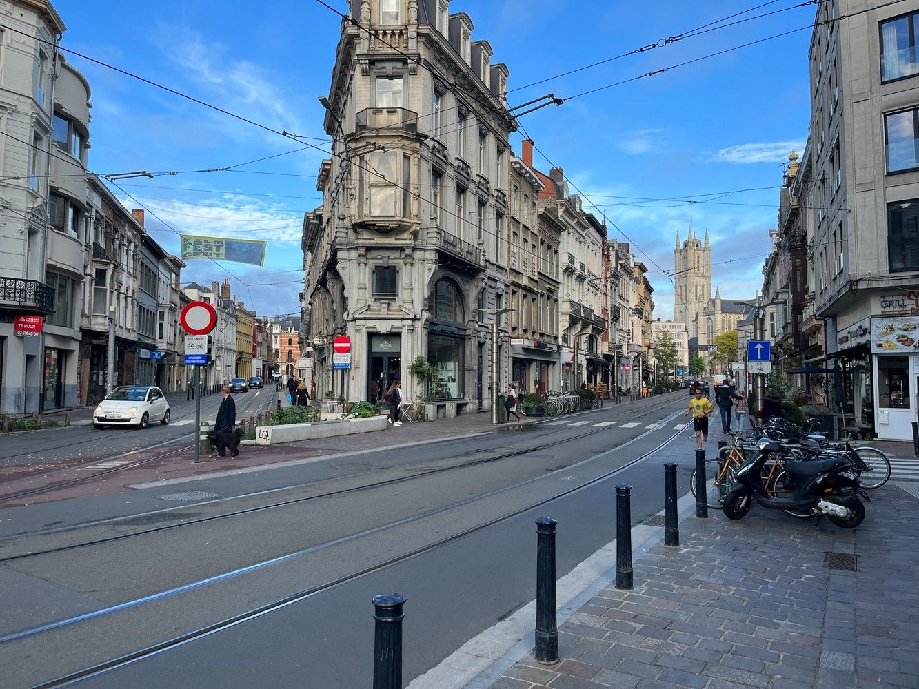 Centraal gelegen woning in de historische binnenstad met koer. foto 1