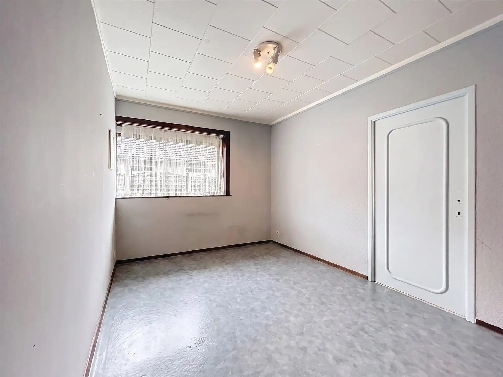 Woning met magazijn en kantoor op perceel van 2185m² foto 11