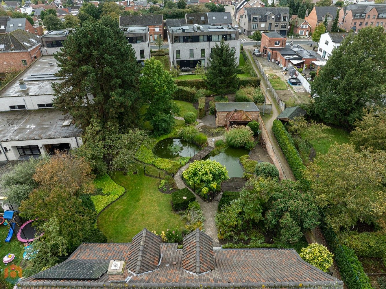 Villa met prachtige tuin en 3 slpkrs foto 21