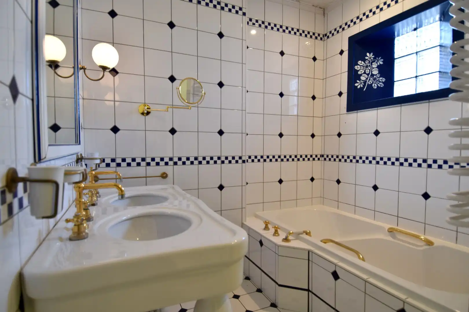 Statige woning met praktijkgedeelte (101 m²), 4 slaapkamers en zonnige tuin te koop in het straatbeeld van Bellegem foto 15
