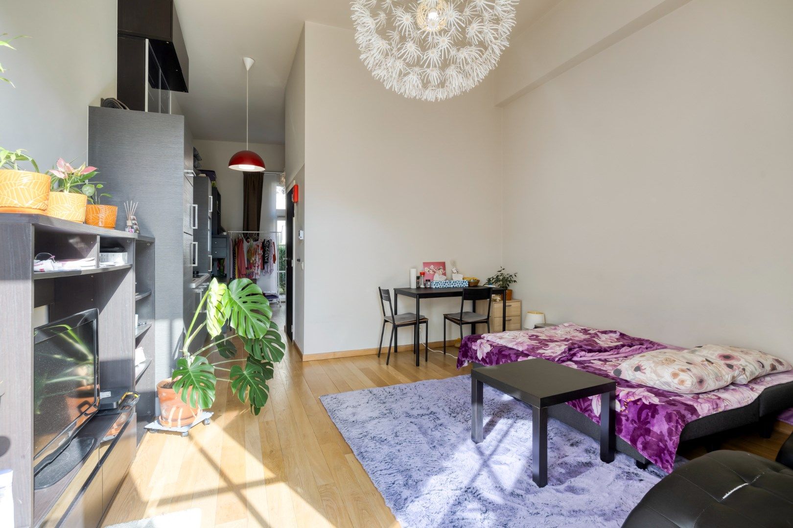 Moderne bemeubelde loft met private tuin en terras te huur in hartje Leuven - EPC 255 kWh/m²  foto {{pictureIndex}}