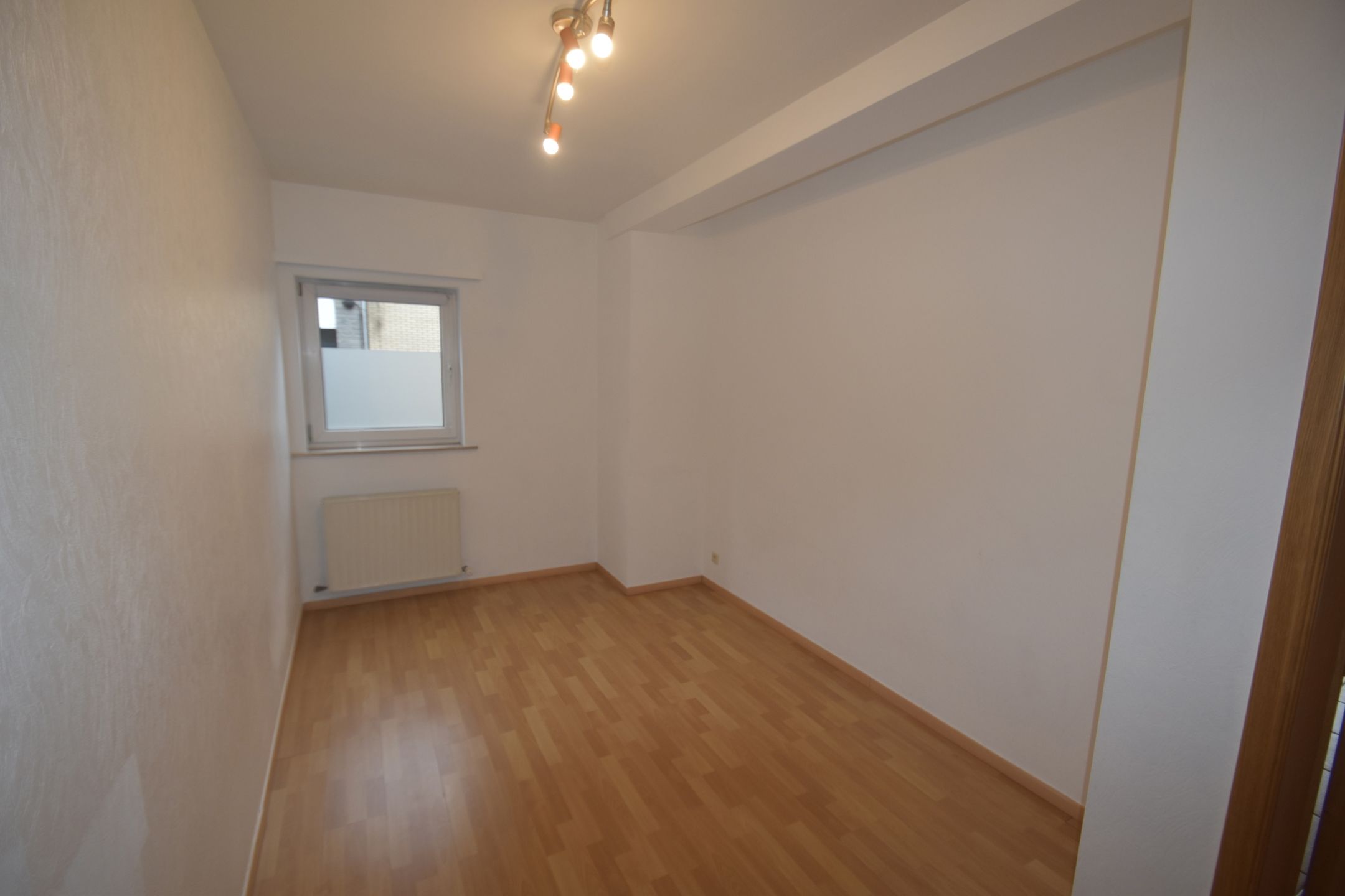 Nabij het station van D'monde gel., gelijkvl. 3 slpk-app. met 2 badk. en gar.  foto 17