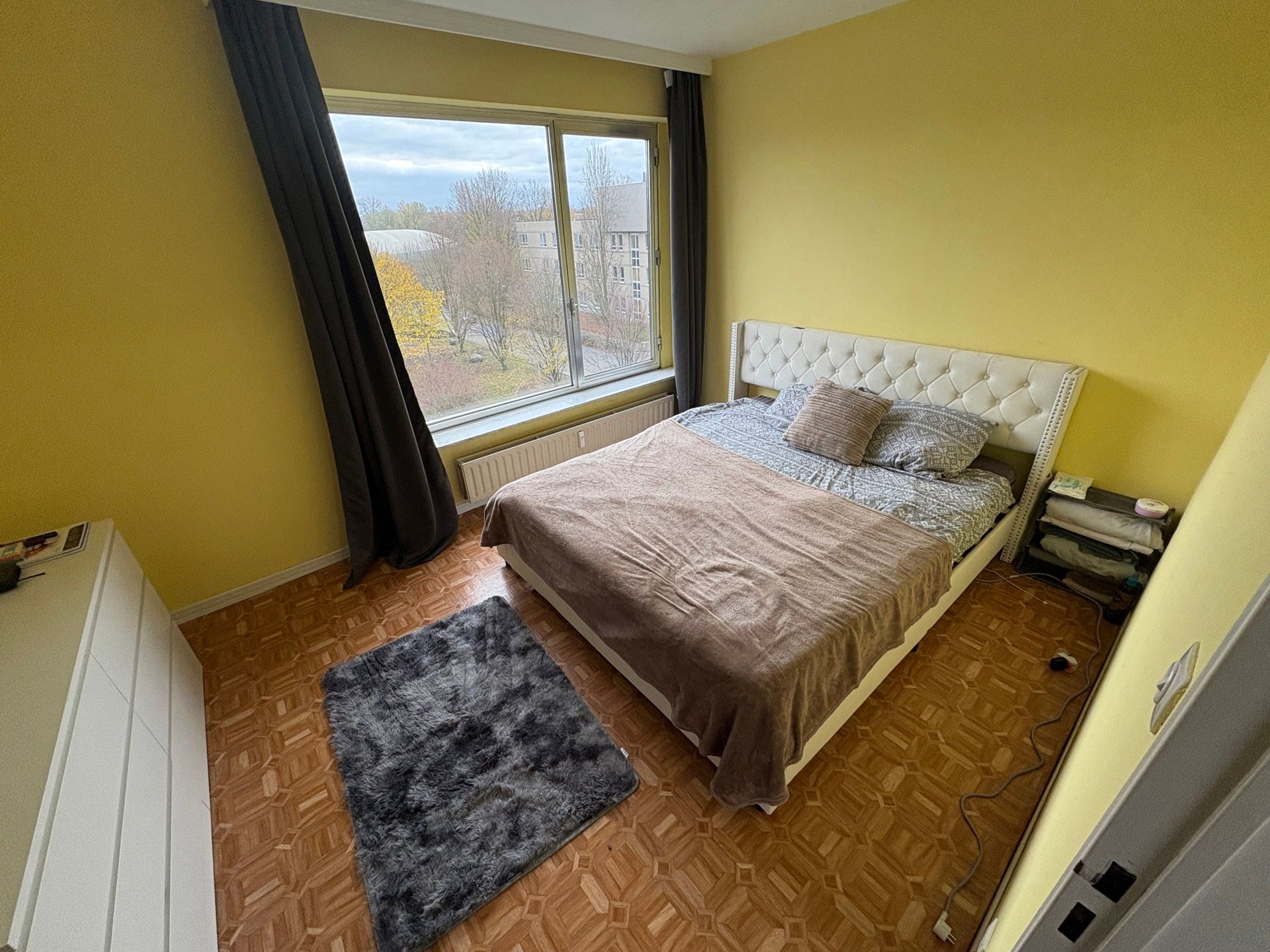 Appartement met 2 slaapkamers, terras en garagebox te huur! foto 5