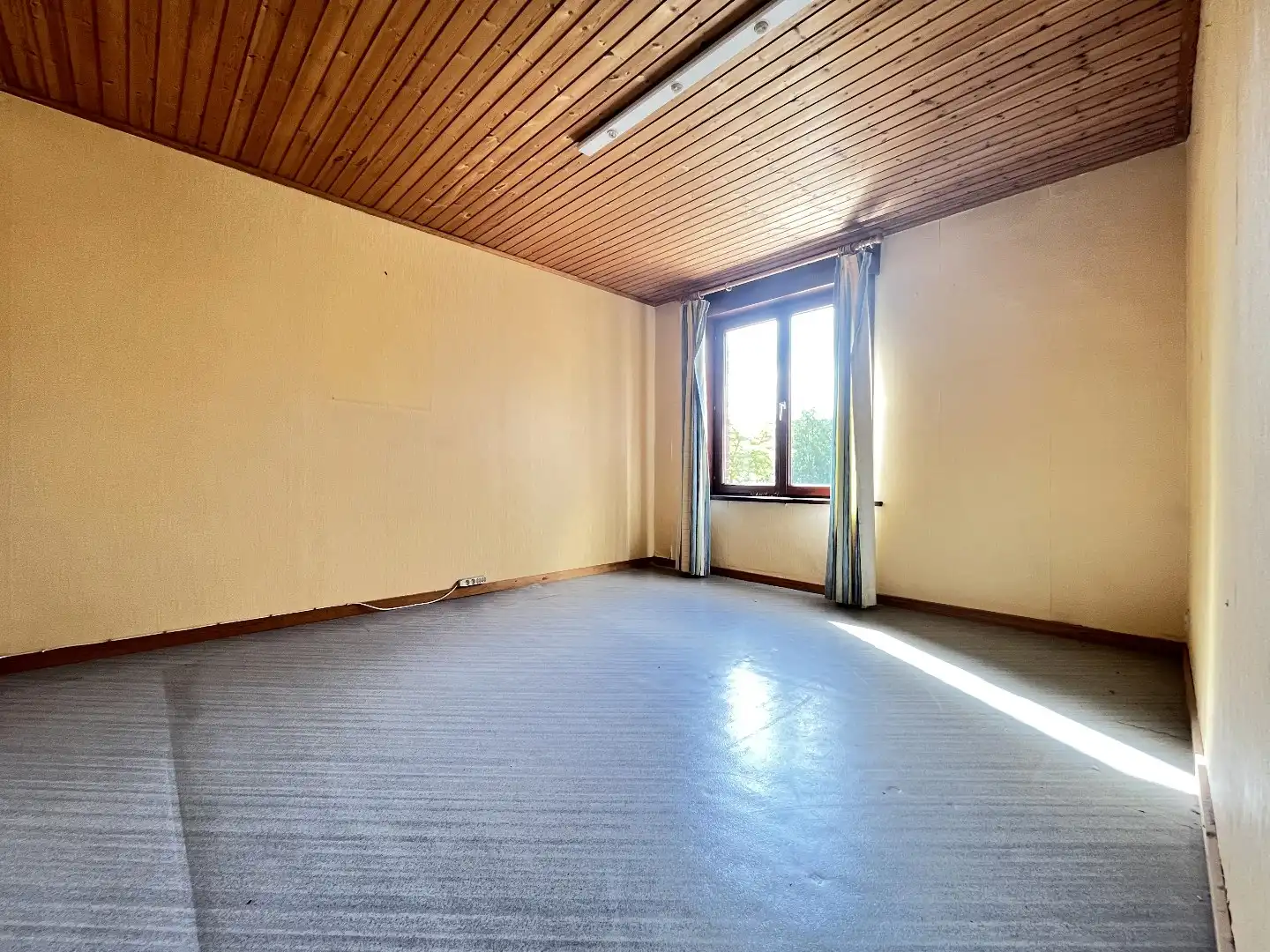 Halfopen 4-slpkr woning met tuin & garage foto 24