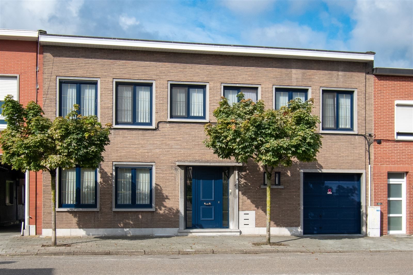 Exclusieve woning met 6 slaapkamers, 2 badkamers, parktuin en grote garage foto 2