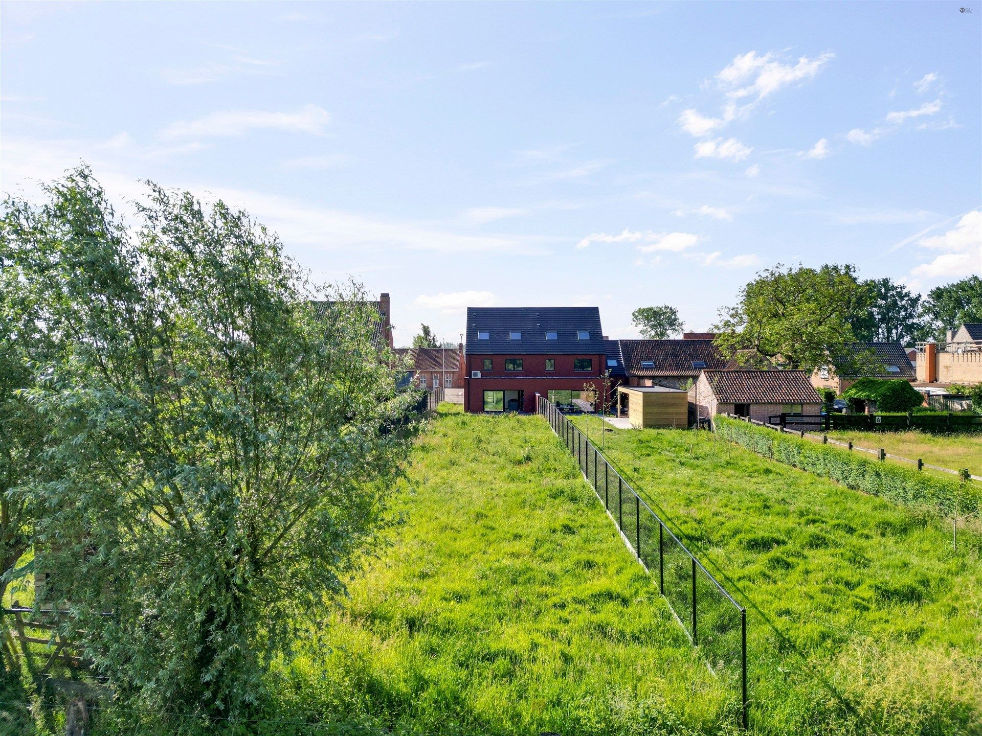 Half open bebouwing op 768m² lot 2 foto {{pictureIndex}}