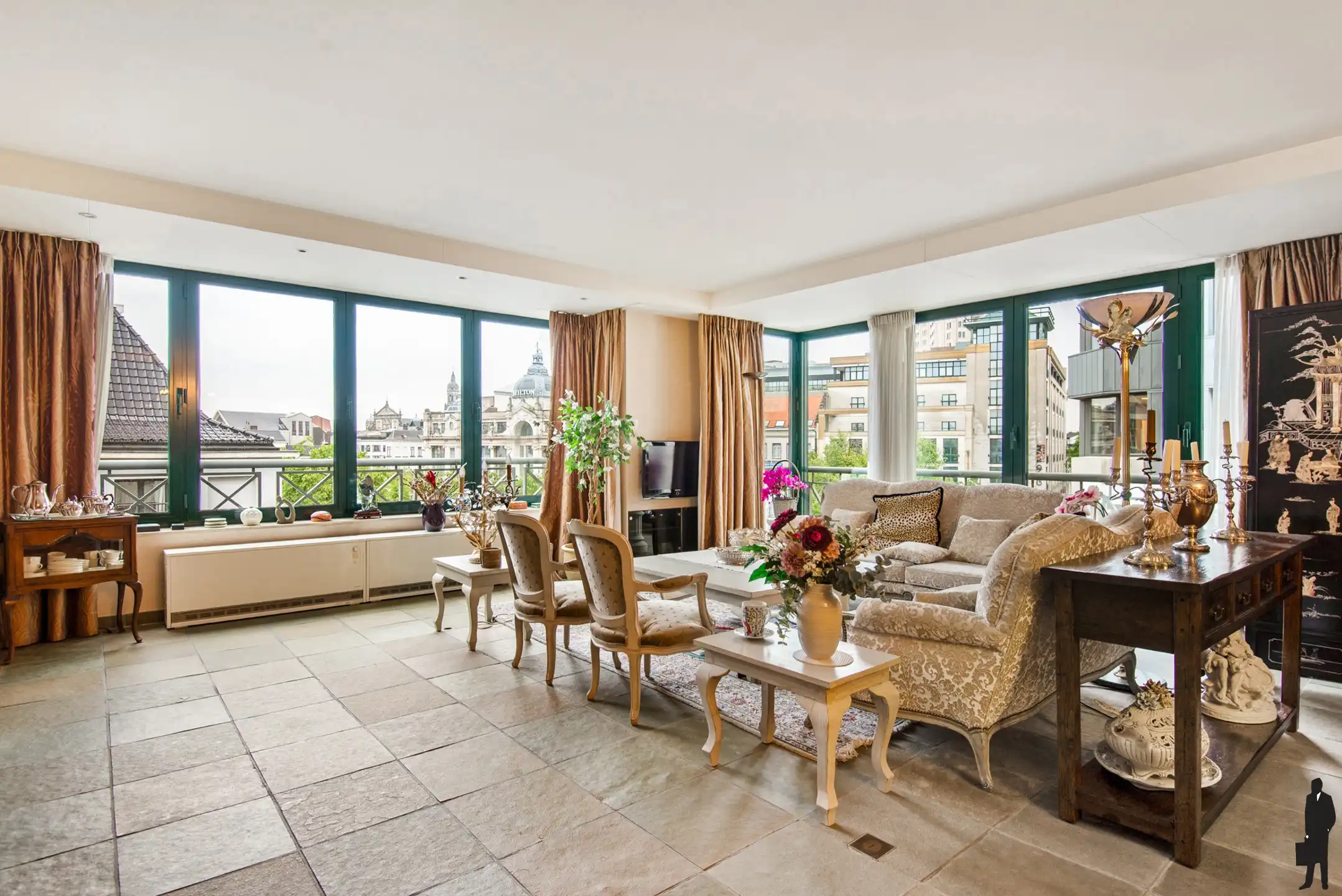 Dubbelappartement met zicht op Groenplaats en Kathedraal foto {{pictureIndex}}