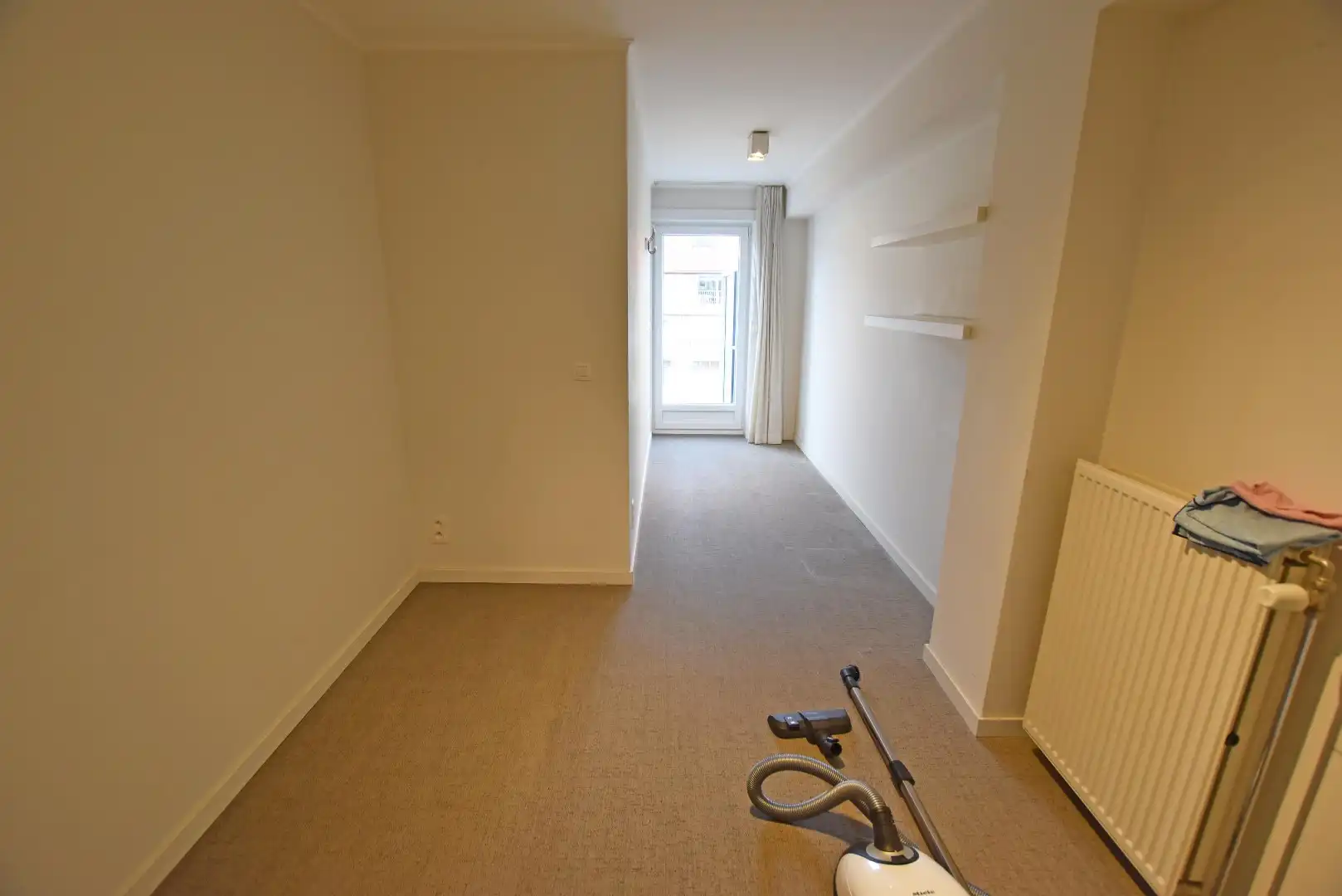 Ongemeubeld appartement met 2 slaapkamers op de Lippenslaan foto 7