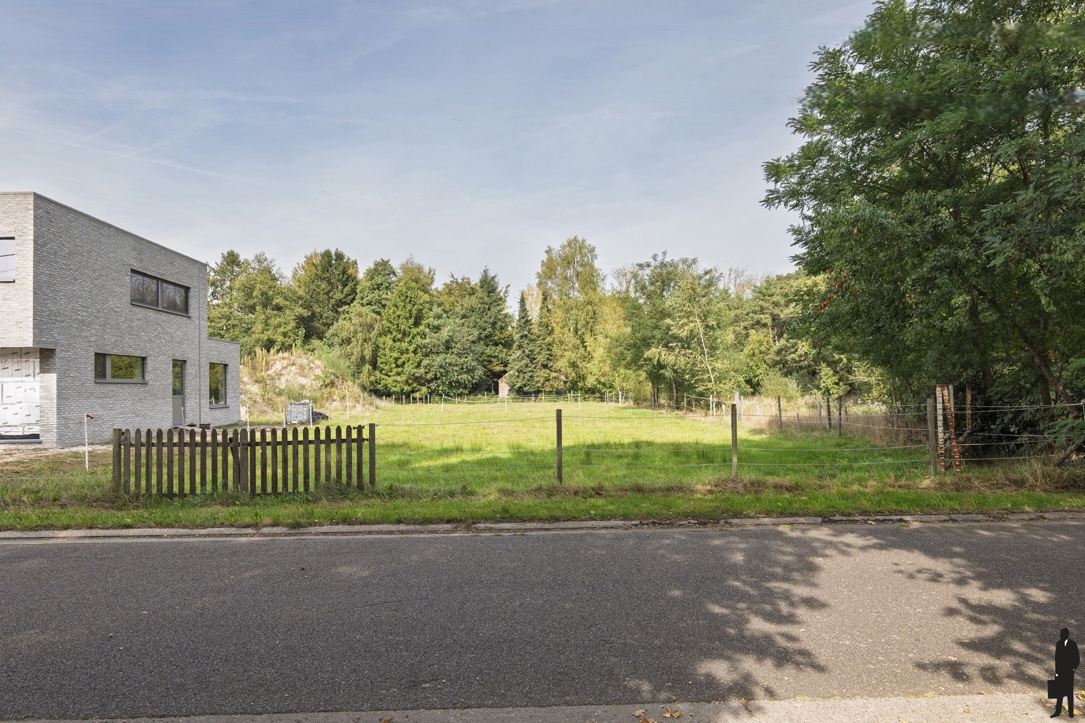 Uniek gelegen villaperceel van 1.398m² te midden groen  foto 2
