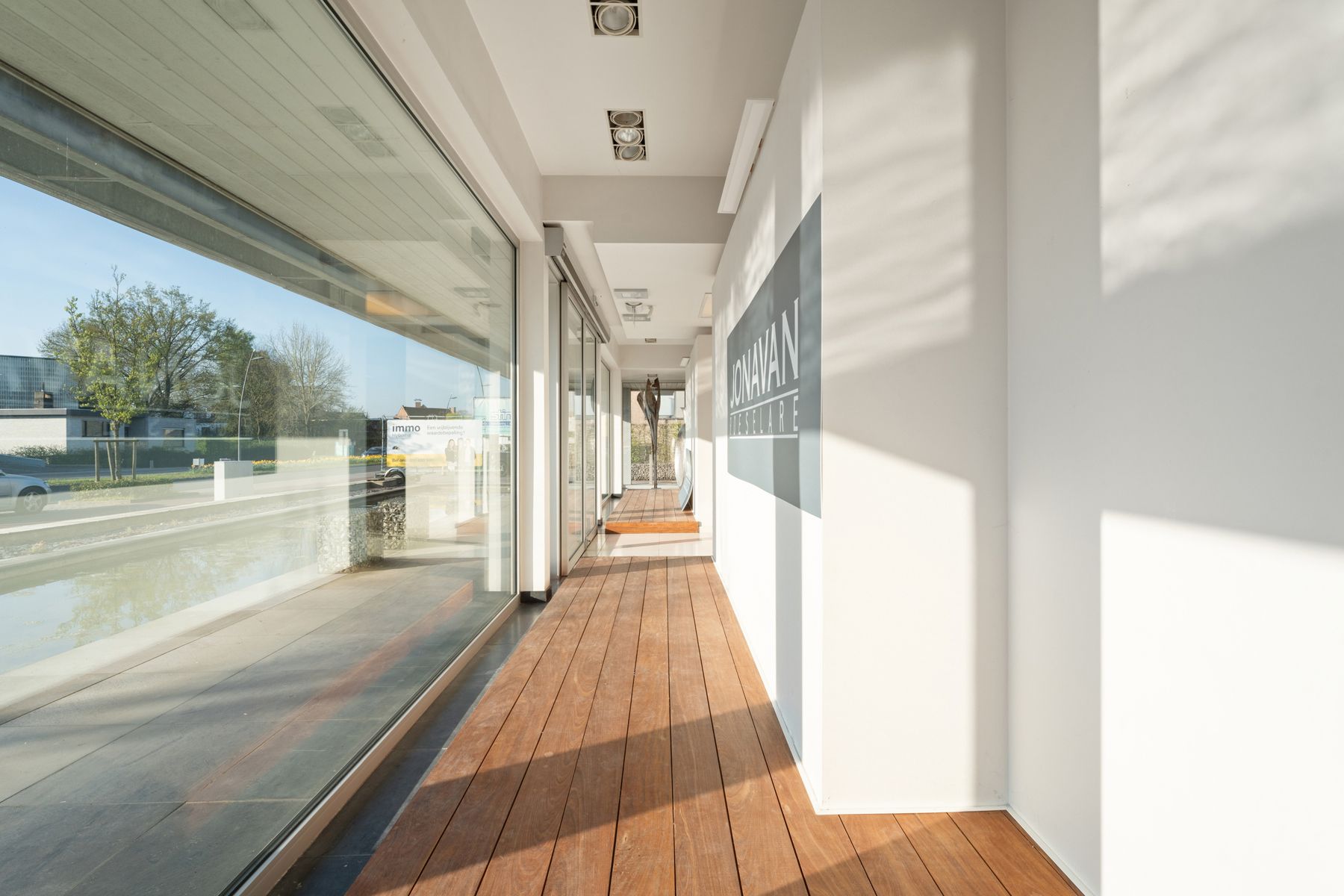 Commercieel gelegen handelspand op topligging te Roeselare foto 6