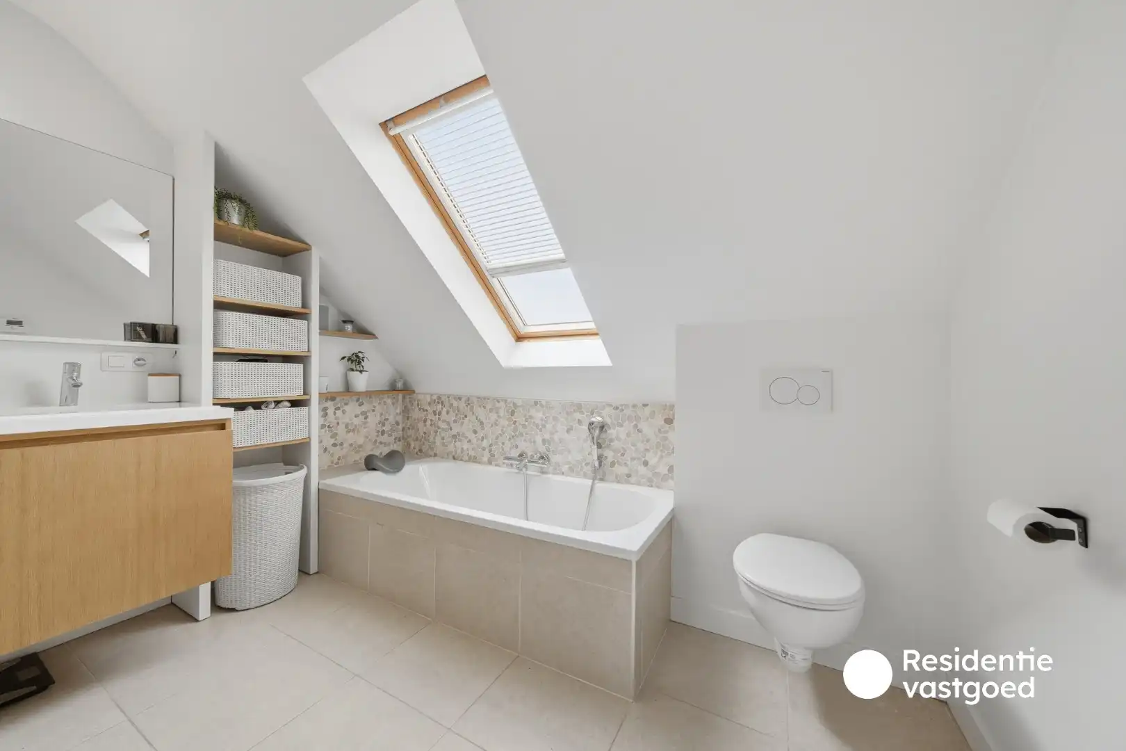 Instapklare woning te koop met garage en tuin! foto 27