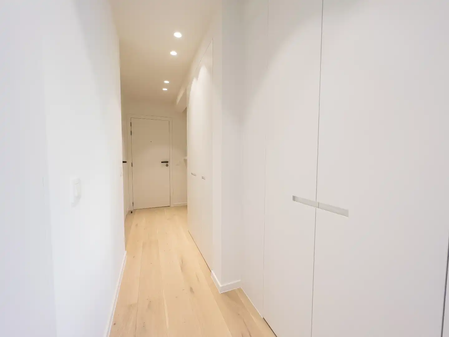 Zeer licht hoekappartement, volledig gerenoveerd, gelegen vlakbij de Lippenslaan en de Zeedijk. foto 7