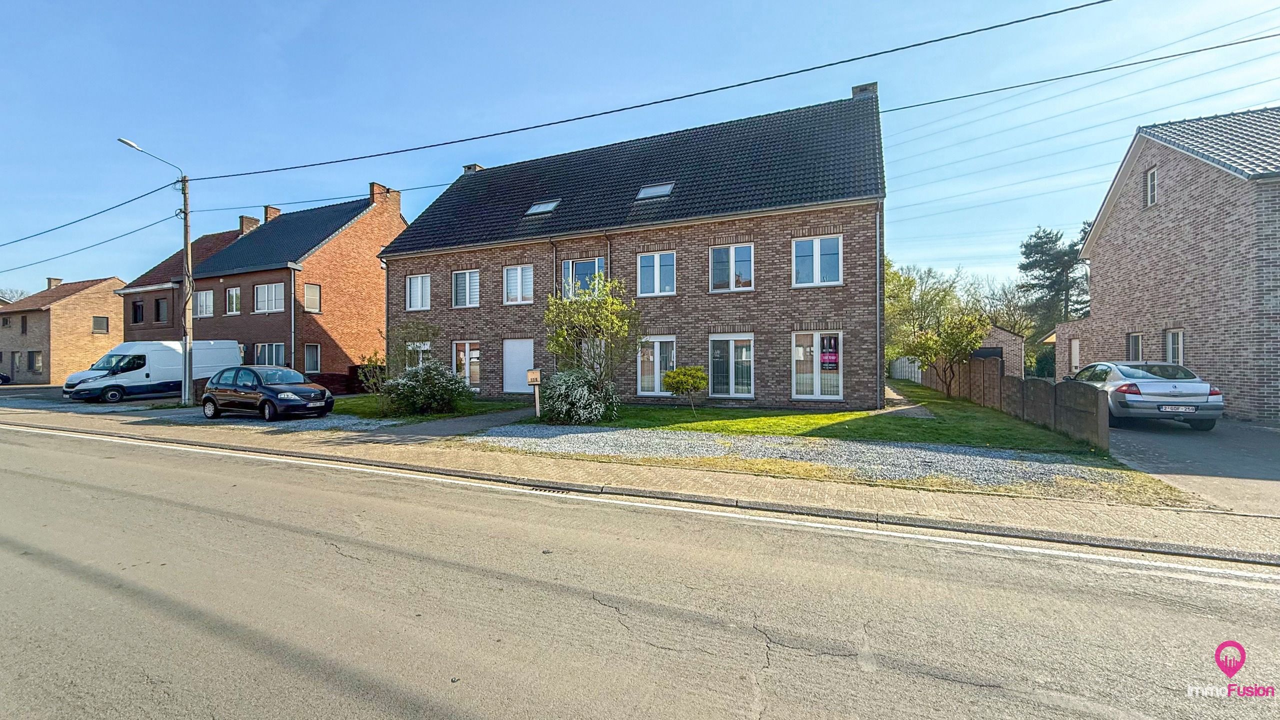 Gelijkvloers appartement met 3slpks, tuin en garagebox! foto {{pictureIndex}}