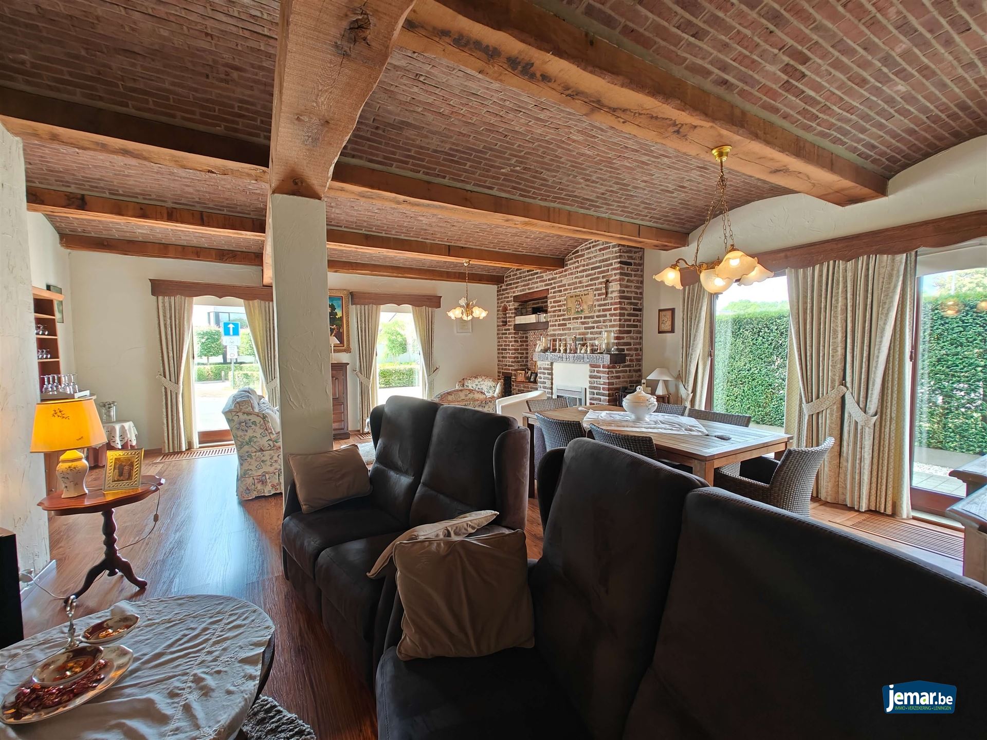 Half- open woning met 4 slaapkamers en apart garage foto 8