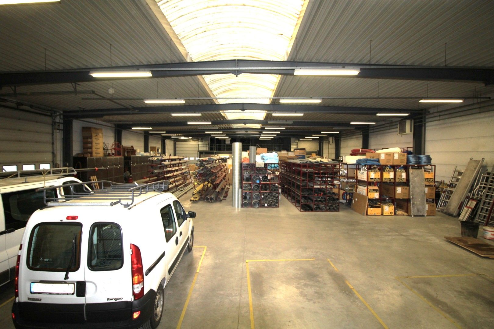  veelzijdig bedrijfsgebouw met woonst op een absolute commerciële topligging foto 7