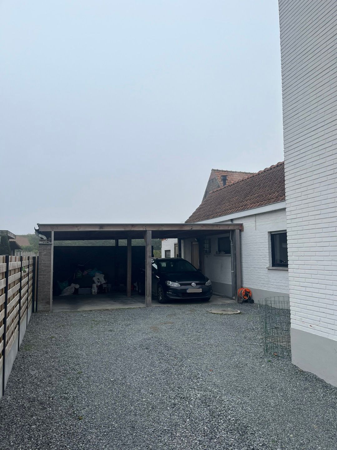 Ruime gezinswoning met tuin, carport, en moderne afwerking foto 14