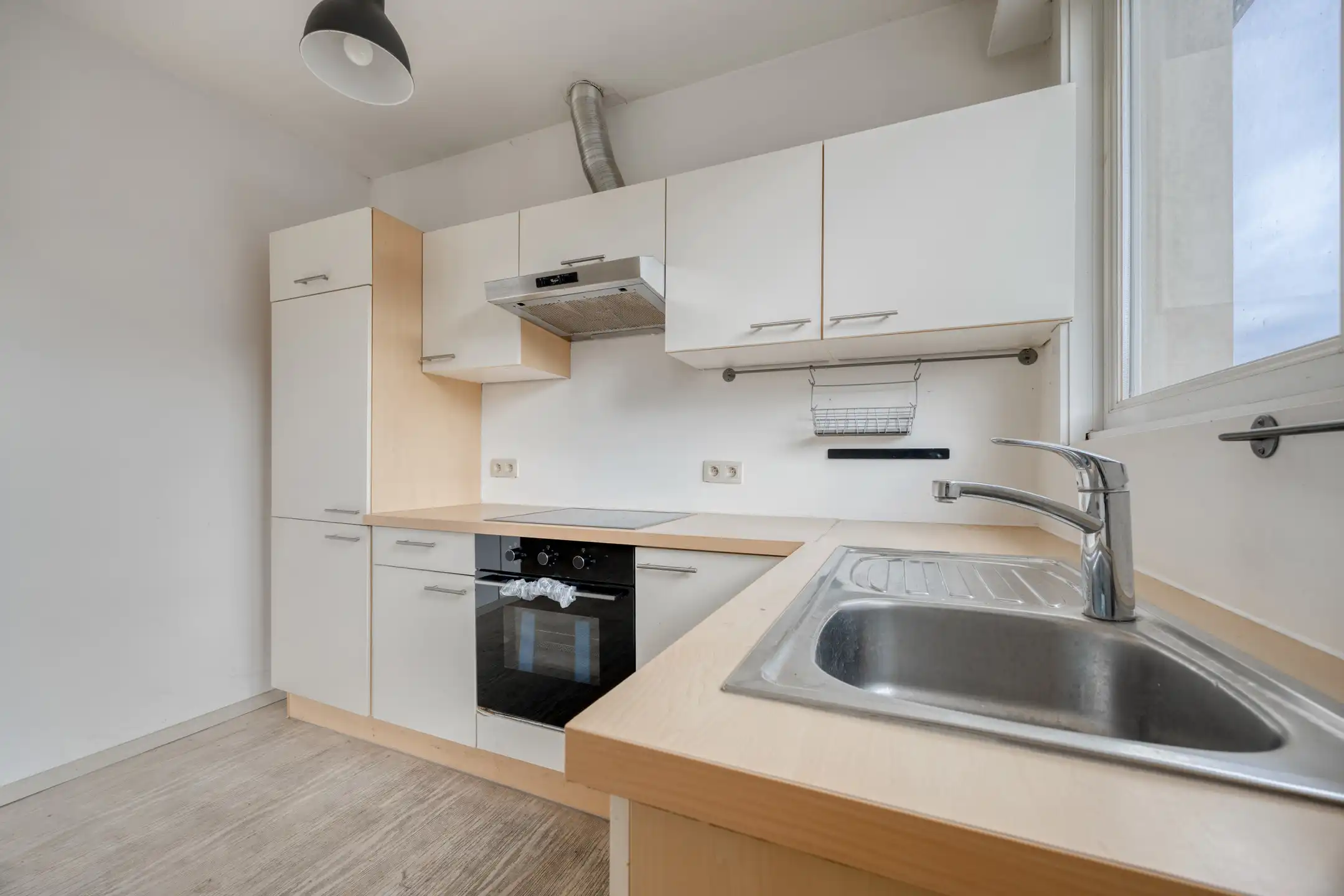 appartement met 2 slaapkamers en overdekt terras op centrale ligging in Deurne Zuid foto 5