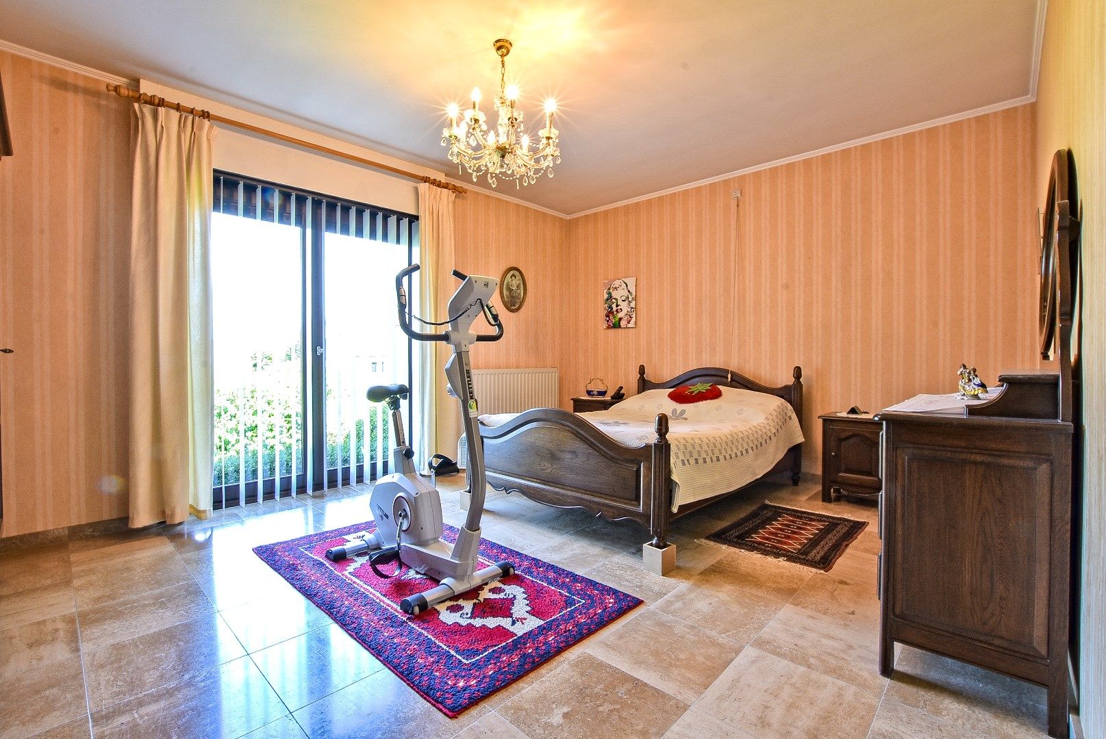 Ruime alleenstaande woning met grote tuin nabij centrum Diksmuide op 1681 m². foto 11