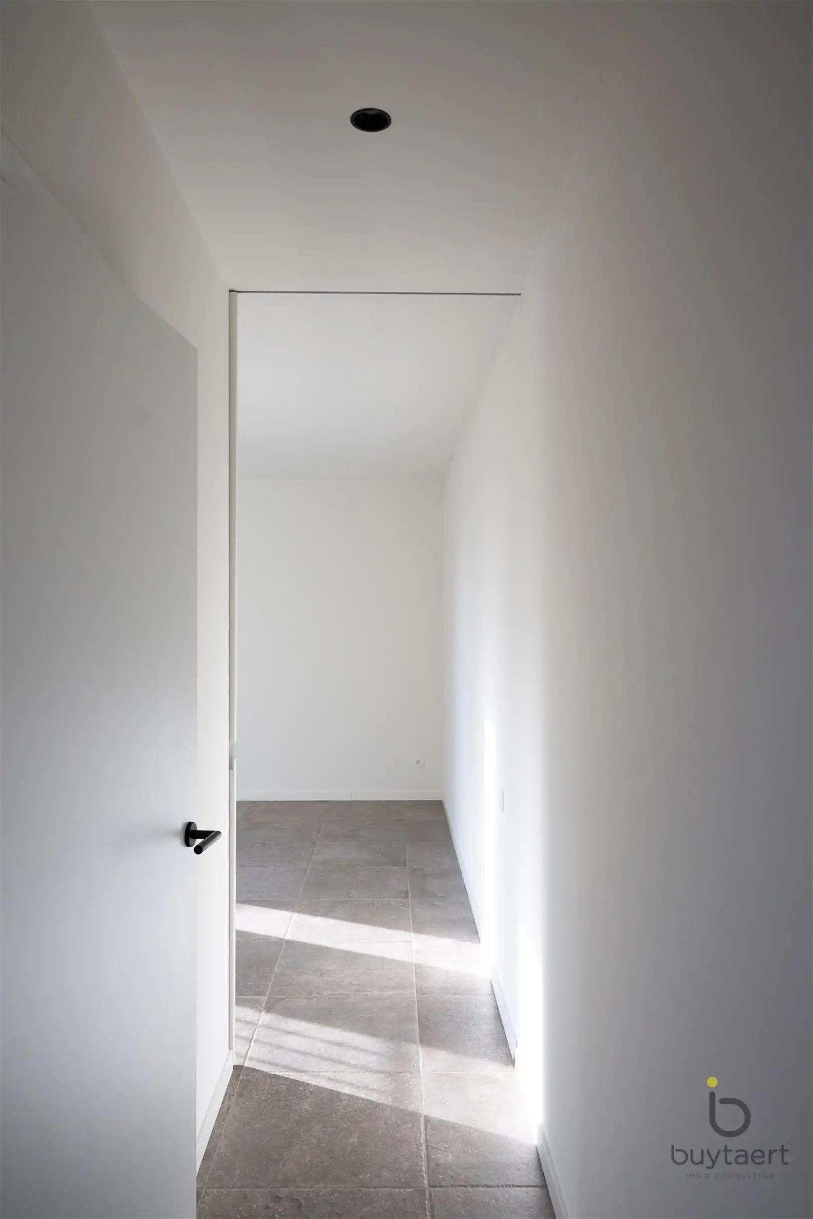 Recent 1 slaapkamer appartement met prachtig uitzicht! foto 21