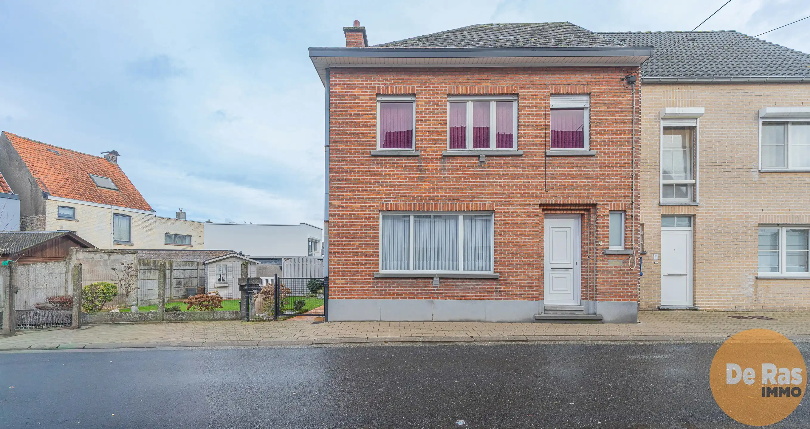 LEDE- Stevige halfopen bebouwing pal in centrum! foto 2