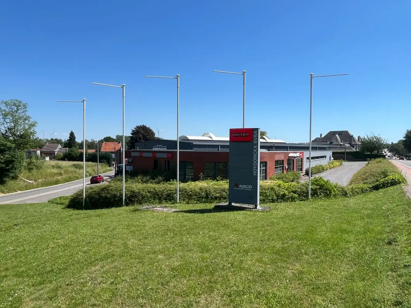 Bedrijfsgebouw met showroom foto 28