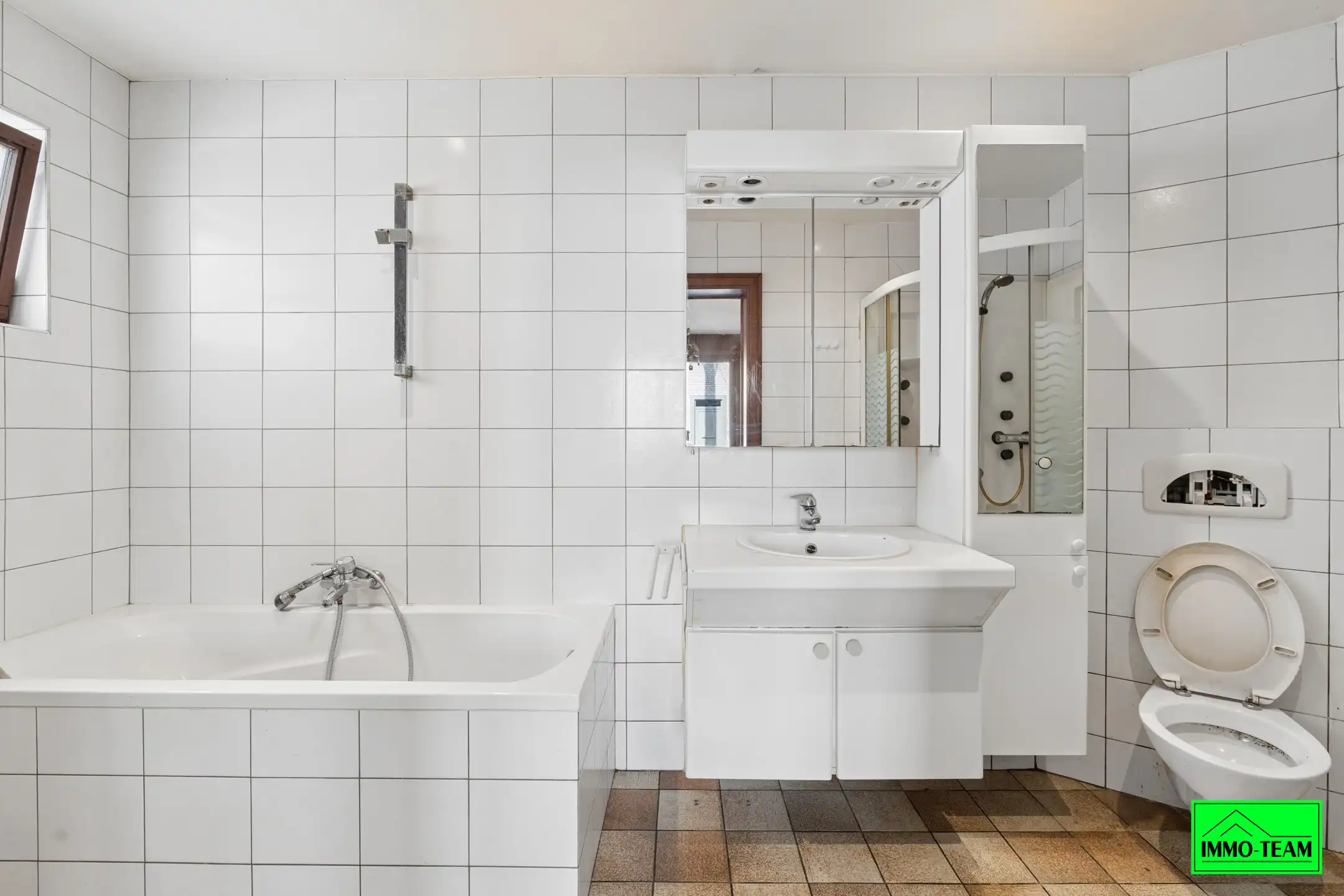 Te renoveren woning in rustige straat in Asse foto 8