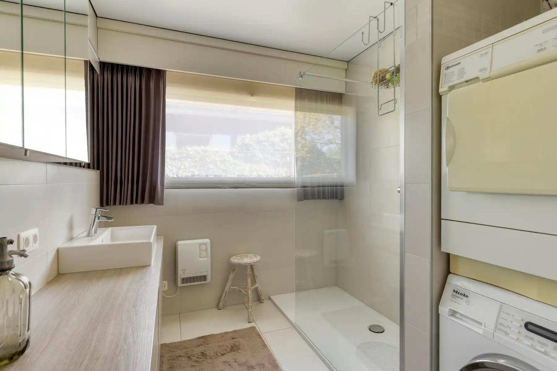 Leemans Immobiliën presenteert u deze charmante, instapklare bungalow, ideaal gelegen in het gegeerde Asse.  foto 12