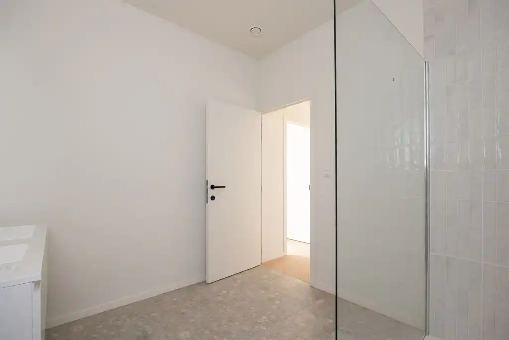 Ruim 3-slaapkamer appartement met luxe afwerking foto 11