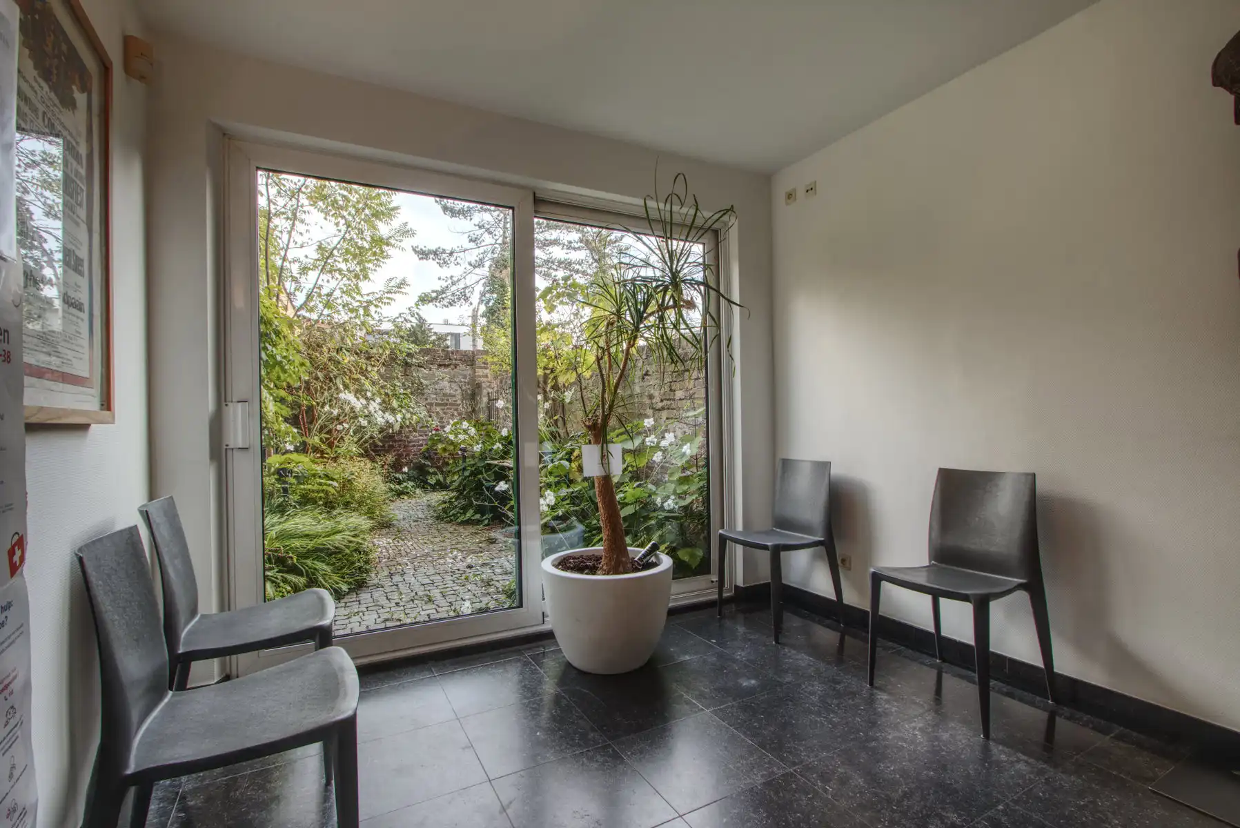 KANTOOR - 8 BURELEN - 16 tot 20 WERKPLAATSEN - PARKING MOG. foto 23